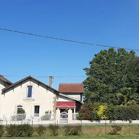 Ferienhaus A La Ferme Avec Piscine Urgosse